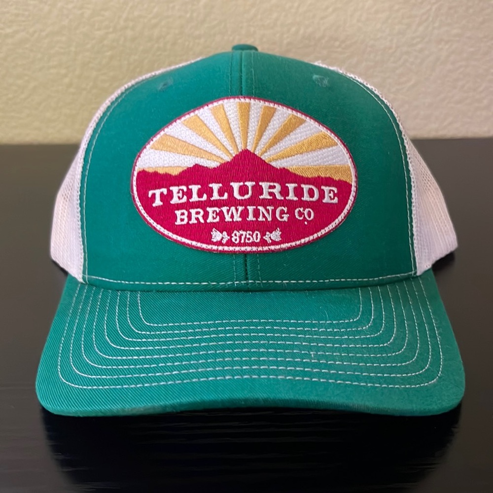 GREEN AND WHITE TRUCKER HAT
